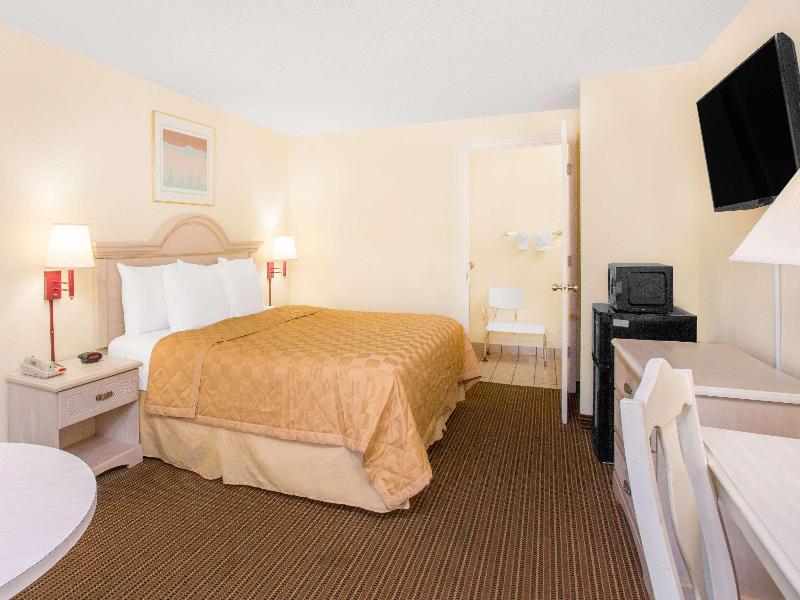 Days Inn by Wyndham Spartanburg Waccamaw image