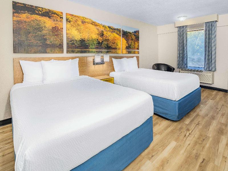 Days Inn by Wyndham Spartanburg Waccamaw image