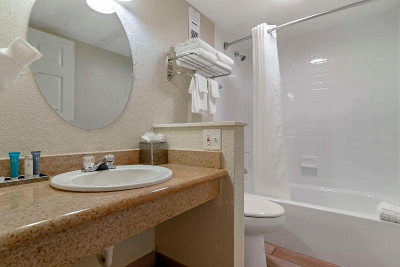 Inn on Destin Harbor — photo 28