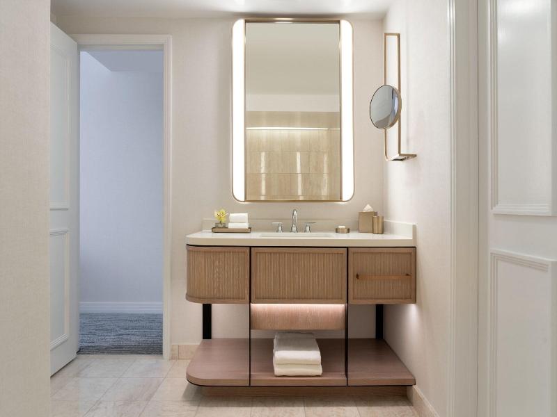 The Ritz-Carlton Dallas, Las Colinas image
