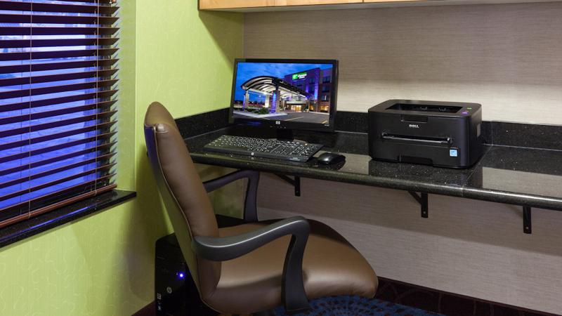 Holiday Inn Expr and Sts Rochester - Mayo Clinic image