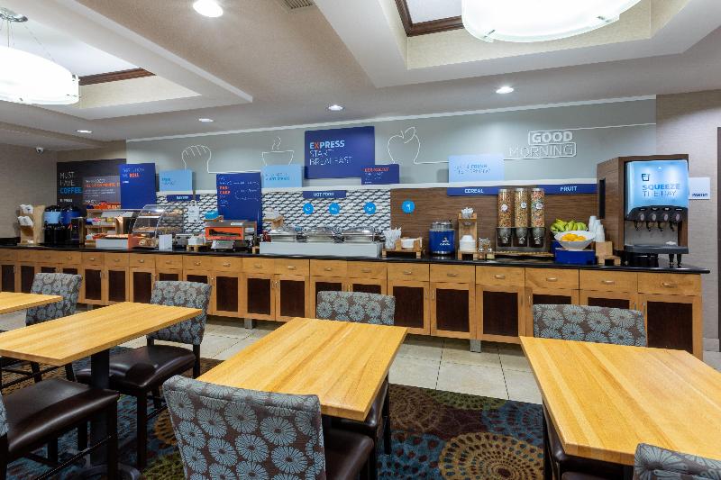 Holiday Inn Expr and Sts Rochester - Mayo Clinic image