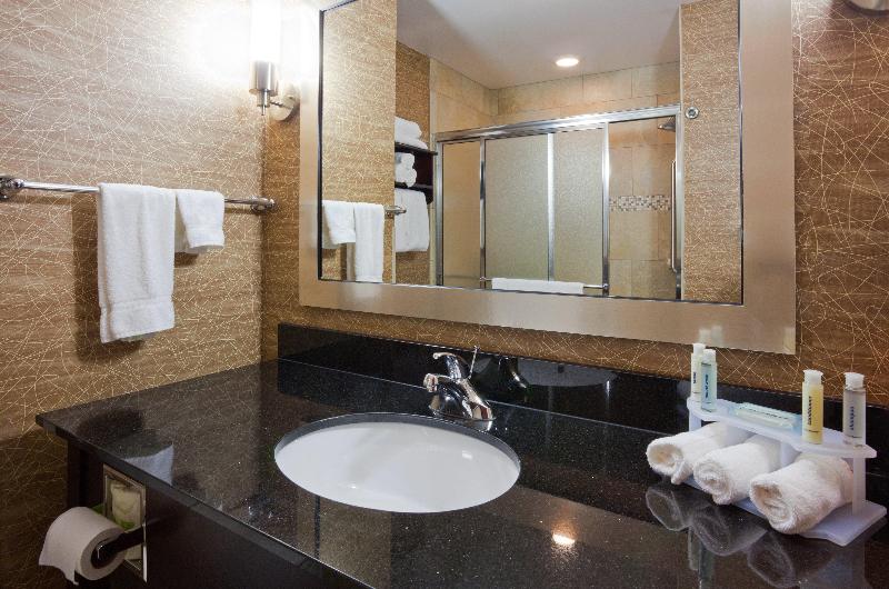 Holiday Inn Expr and Sts Rochester - Mayo Clinic image