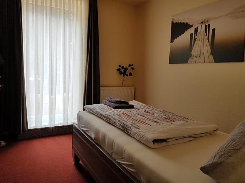 Hotel Pension Zwei Linden image