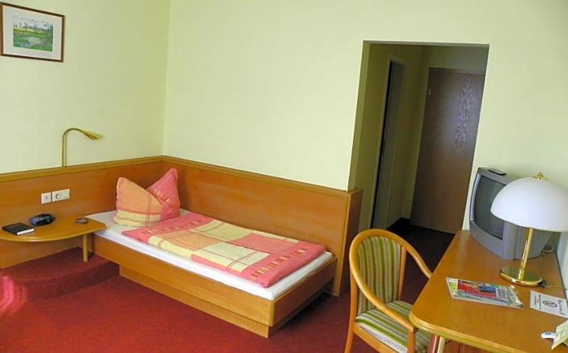 Hotel Pension Zwei Linden image