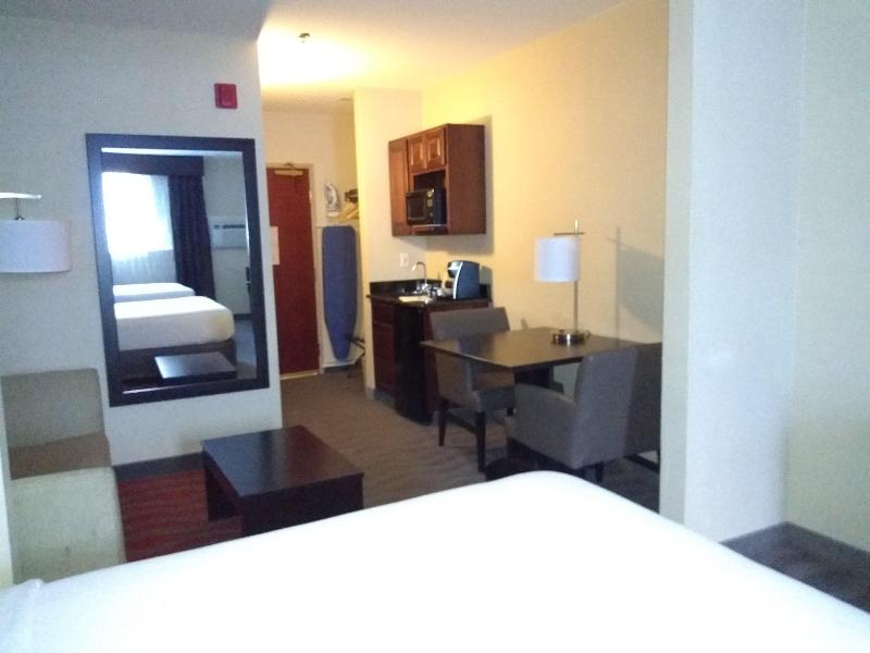 Holiday Inn Express & Suites Waterford image