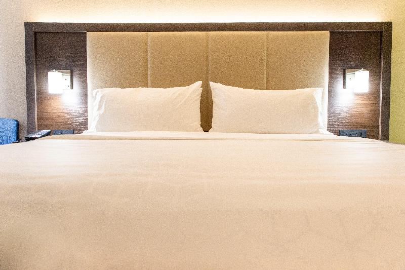 Holiday Inn Express Columbus - Dublin image