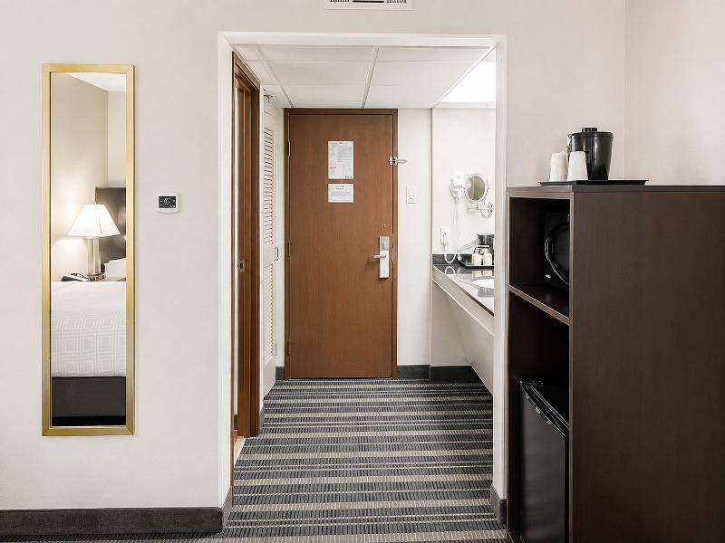 Atrium Hotel & Suites DFW South image