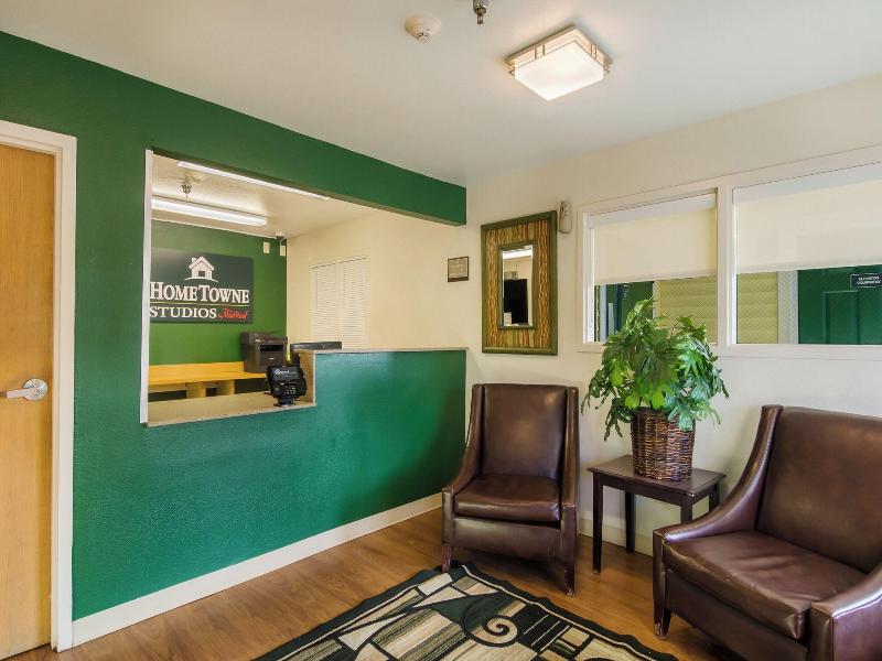 HomeTowne Studios Denver - Glendale/ Cherry Creek