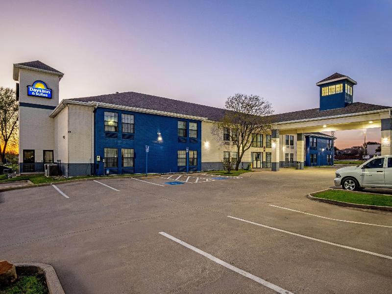 Days Inn by Wyndham Dallas Plano image