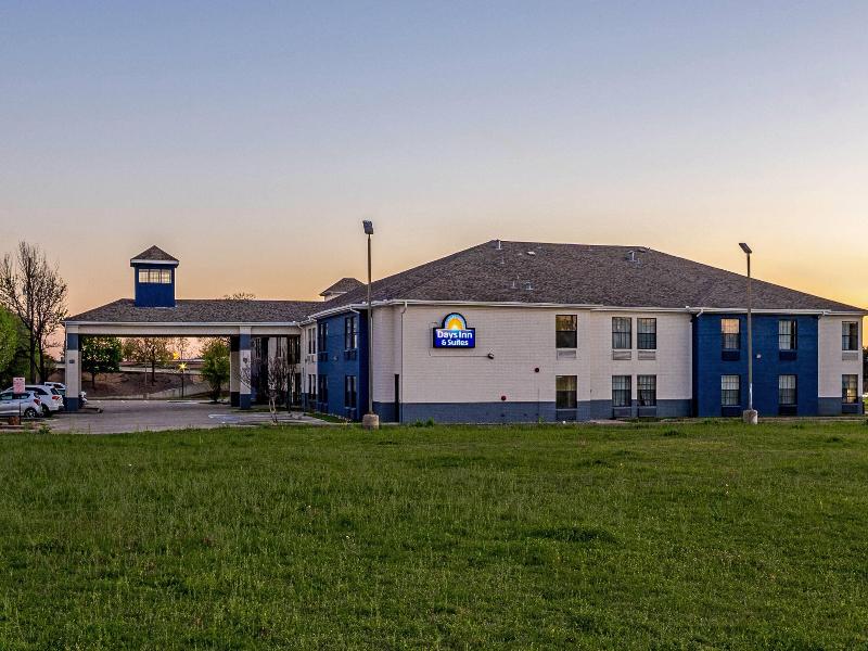 Days Inn by Wyndham Dallas Plano image