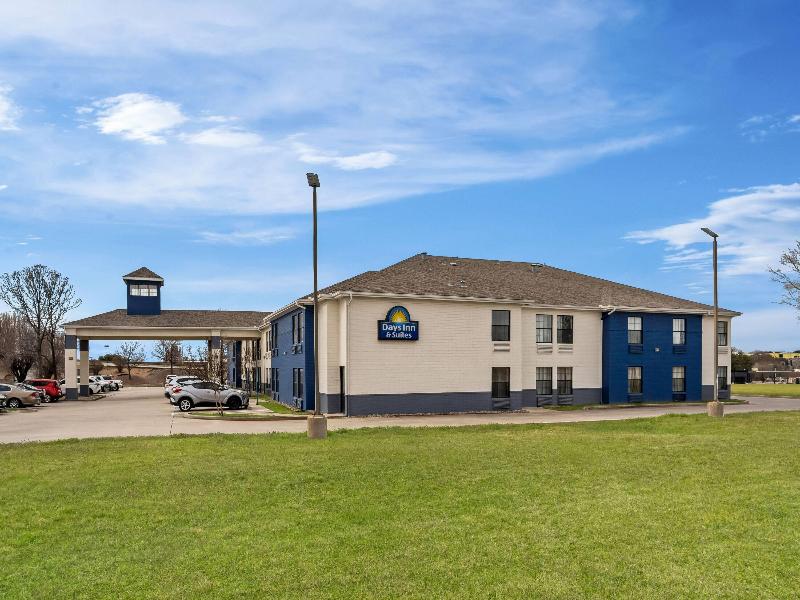 Days Inn by Wyndham Dallas Plano image