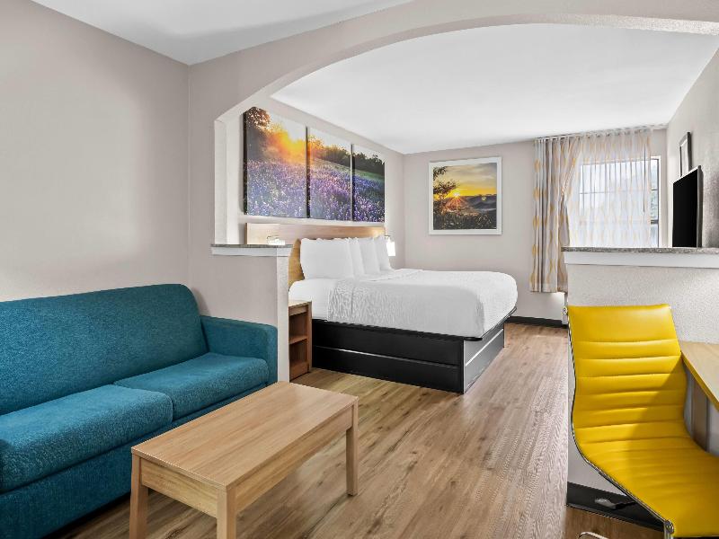 Days Inn by Wyndham Dallas Plano image