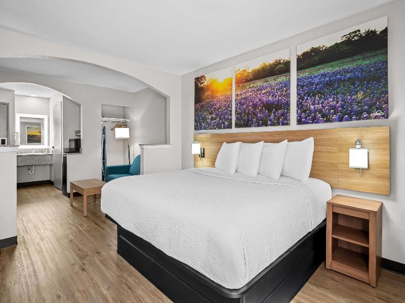 Days Inn by Wyndham Dallas Plano image