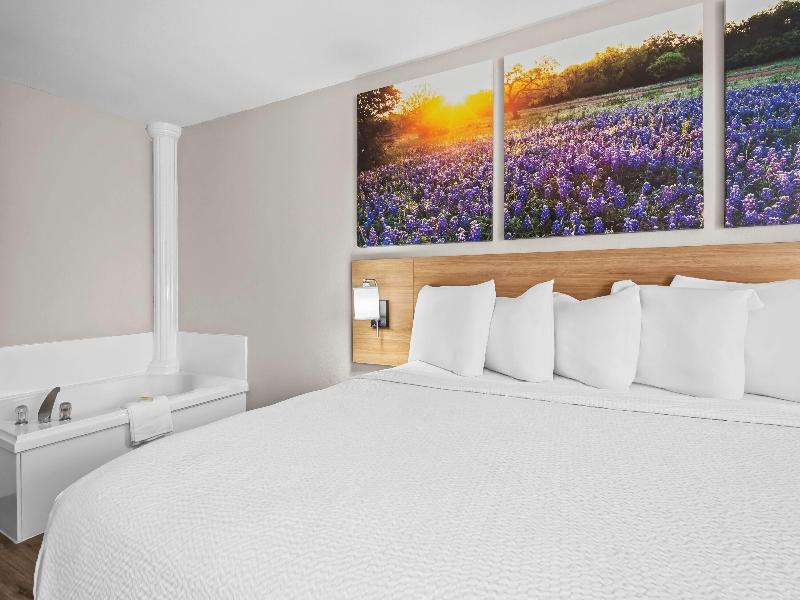 Days Inn by Wyndham Dallas Plano image