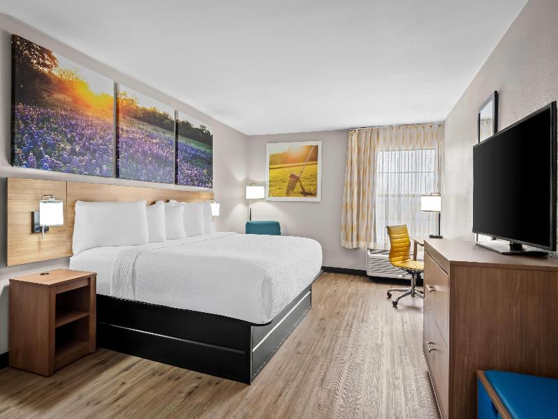Days Inn by Wyndham Dallas Plano image