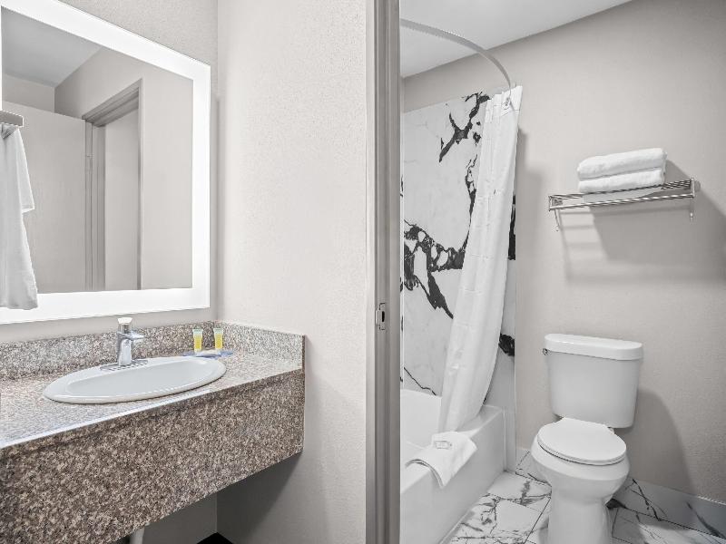 Days Inn by Wyndham Dallas Plano image