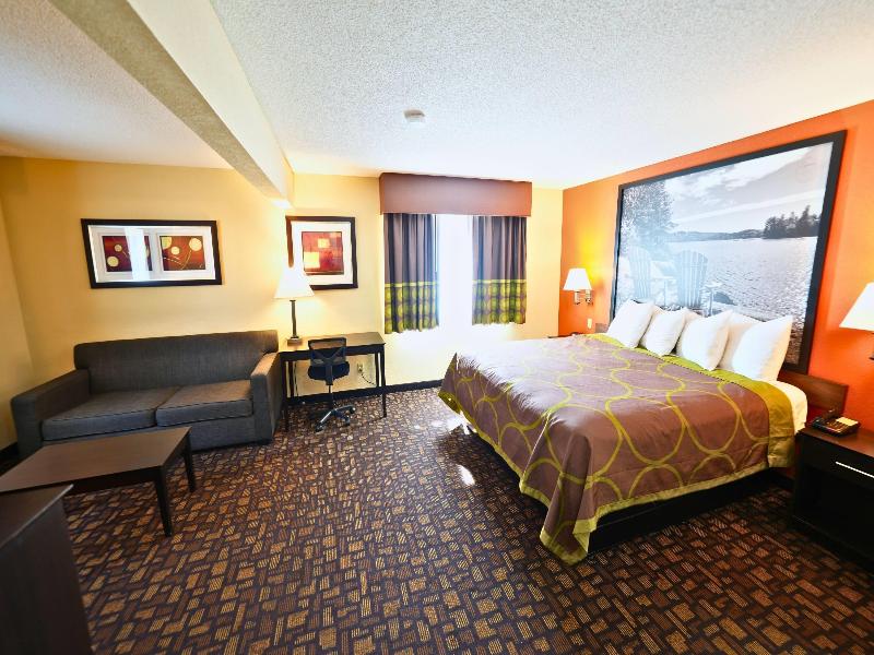 Super 8 By Wyndham Clive/W Des Moines image