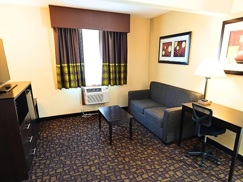 Super 8 By Wyndham Clive/W Des Moines image
