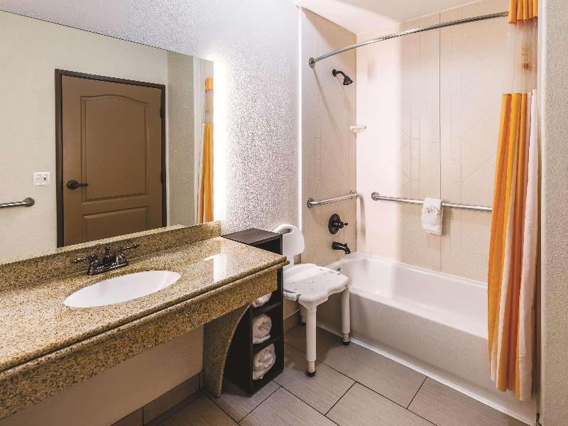 La Quinta Inn and Suites South Grand Prairie image