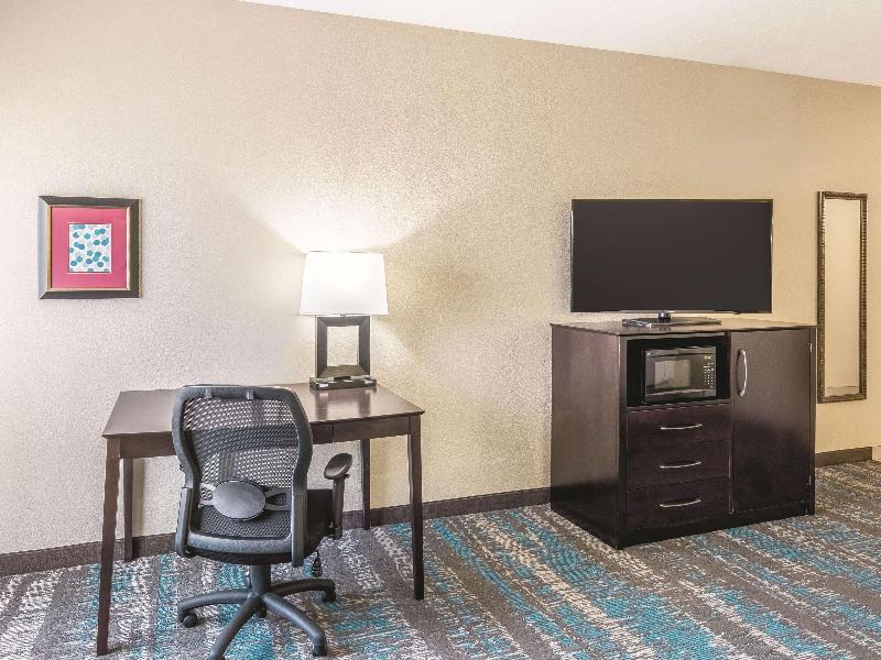 La Quinta Inn and Suites South Grand Prairie image