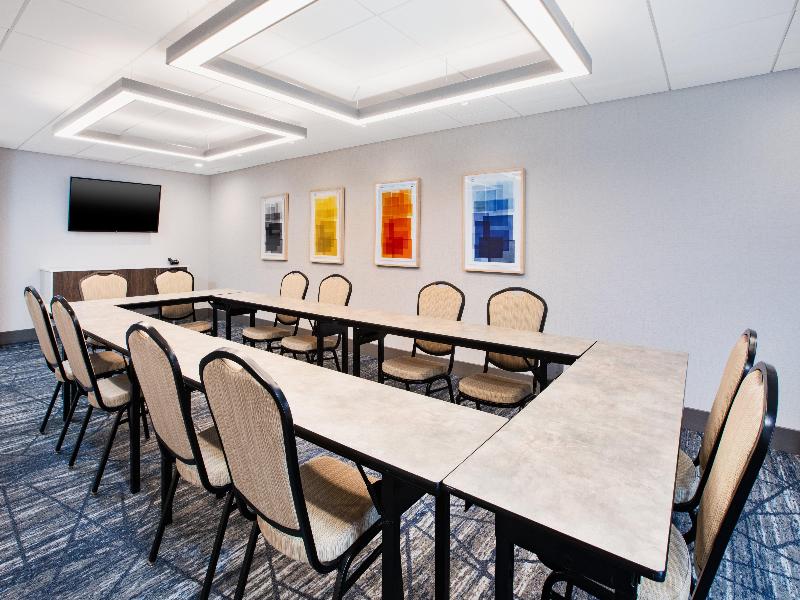 Holiday Inn Express & Suites Defiance image