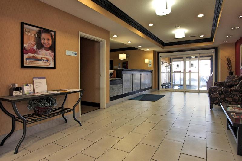 Holiday Inn Express & Suites Defiance image