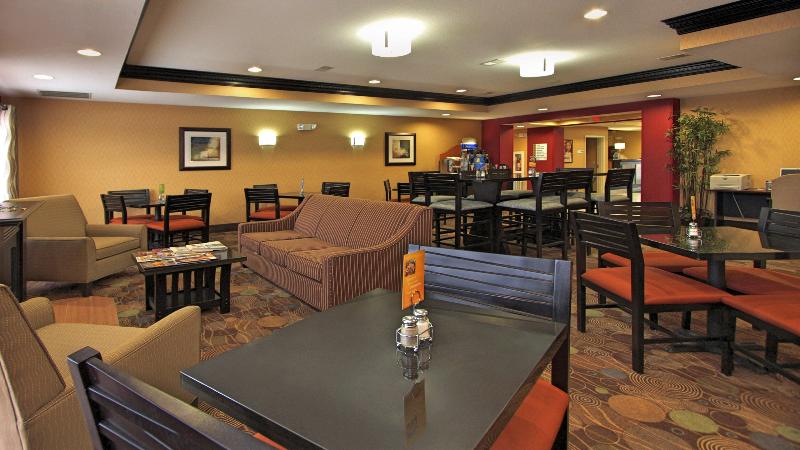 Holiday Inn Express & Suites Defiance image