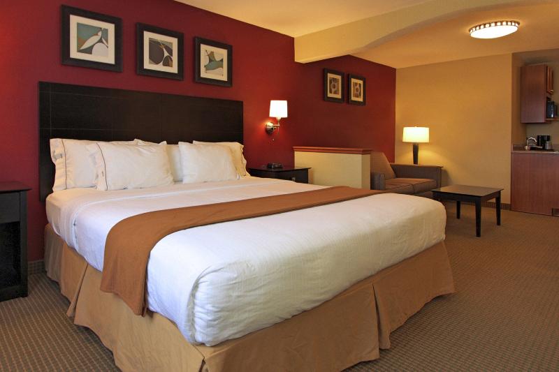 Holiday Inn Express & Suites Defiance image