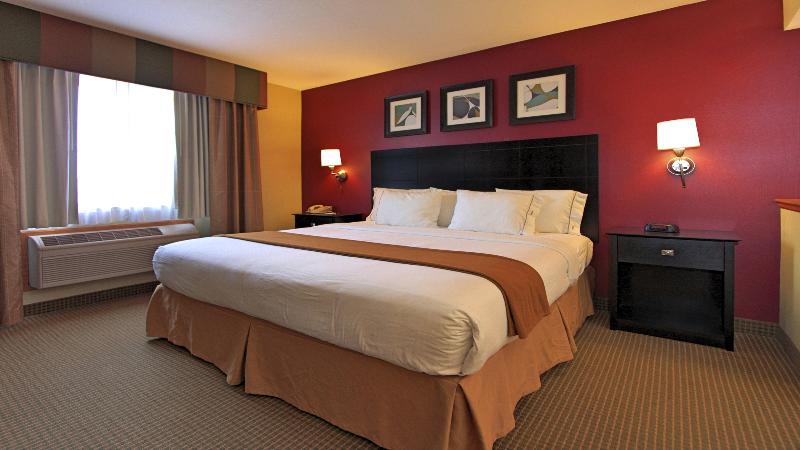Holiday Inn Express & Suites Defiance image
