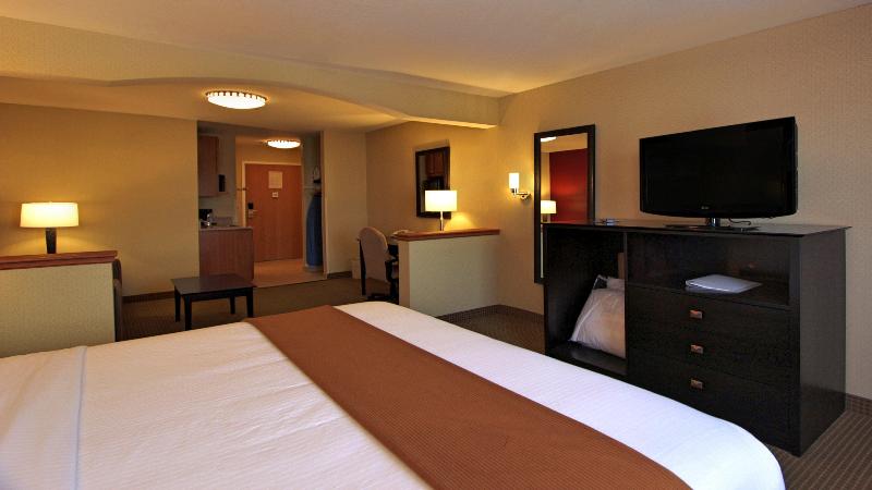Holiday Inn Express & Suites Defiance image