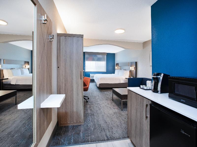 Holiday Inn Express & Suites Defiance image