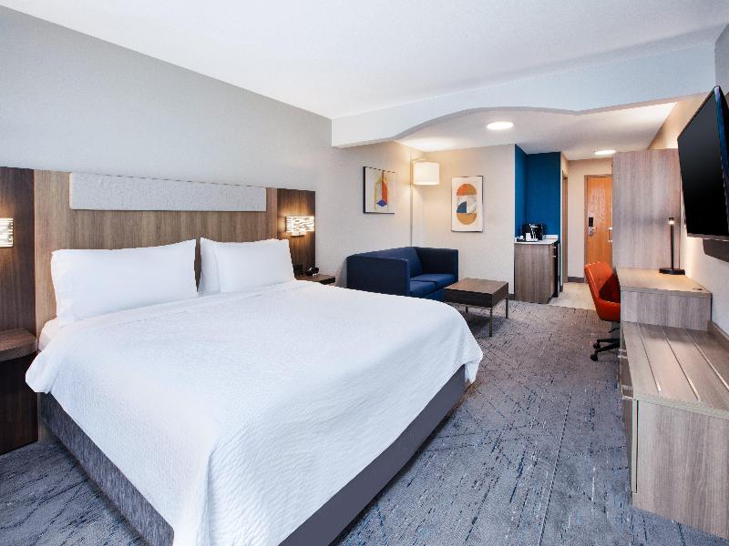 Holiday Inn Express & Suites Defiance image