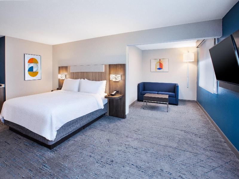 Holiday Inn Express & Suites Defiance image
