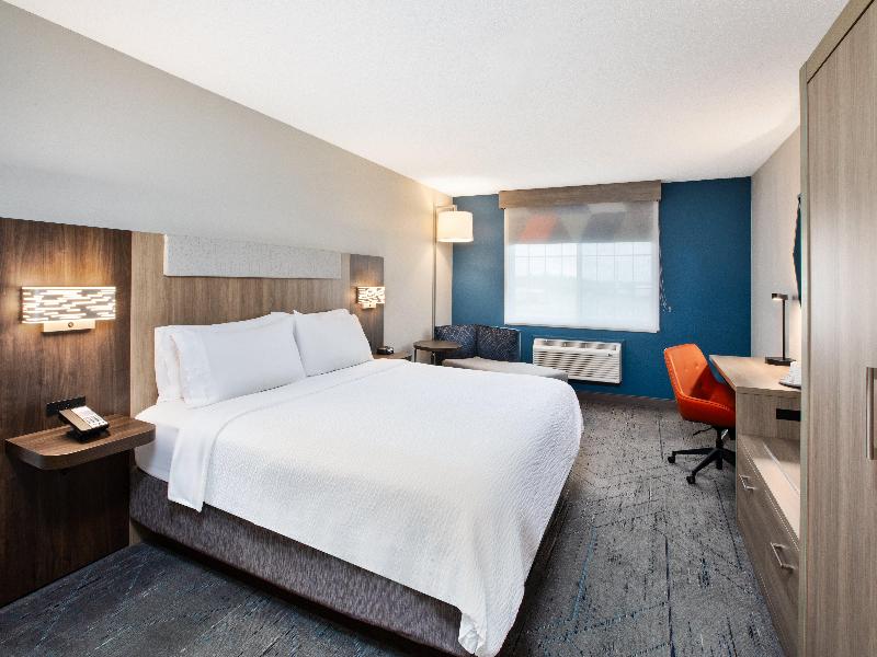 Holiday Inn Express & Suites Defiance image