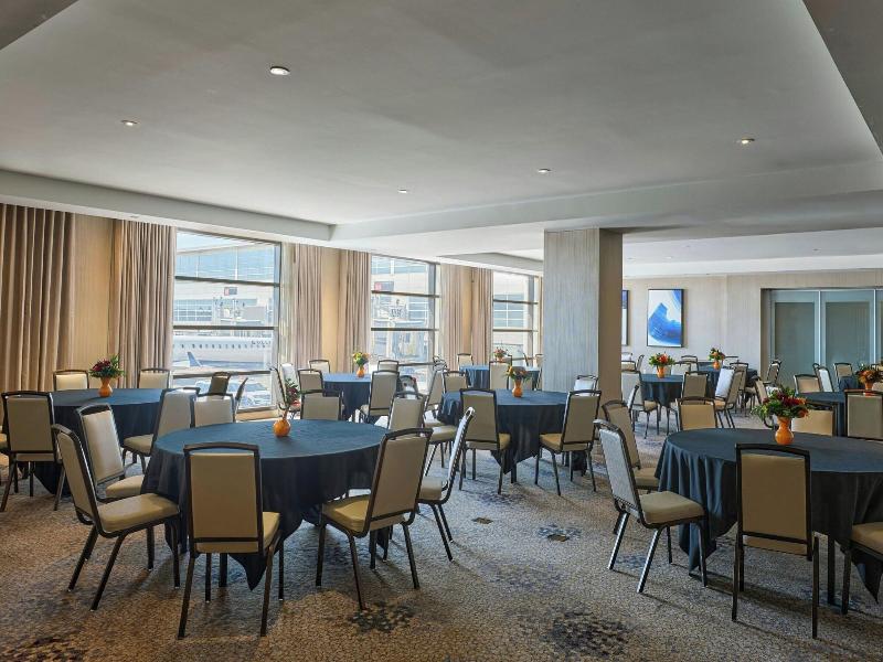 The Westin Detroit Metropolitan Airport image
