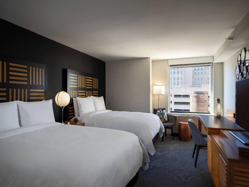 Renaissance Des Moines Savery Hotel image
