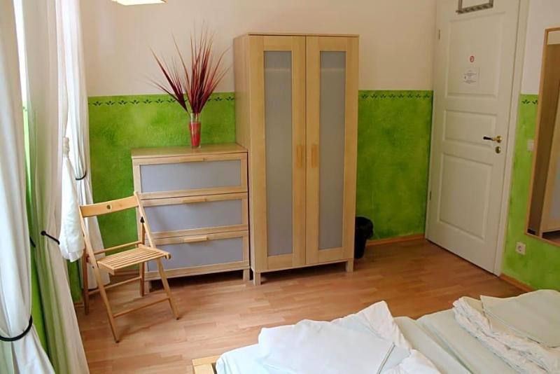 Louise 20 Hostel — photo 2