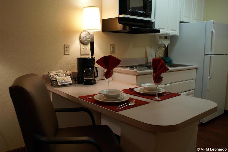 Home-Towne Suites — photo 3