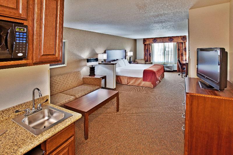 Holiday Inn Express Hotel & Suites Dubuque-West photo 12