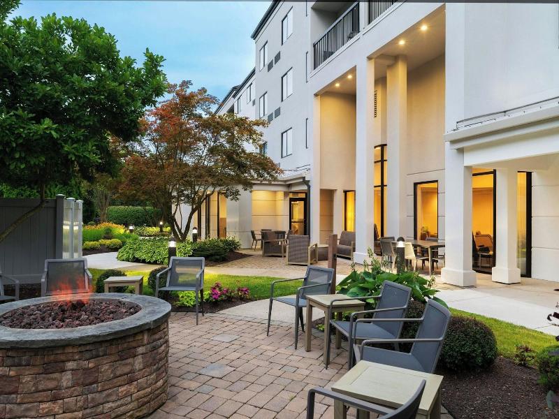 Courtyard Danbury image