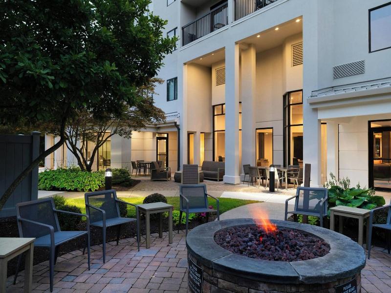 Courtyard Danbury image