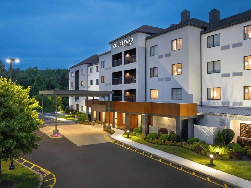 Courtyard Danbury image