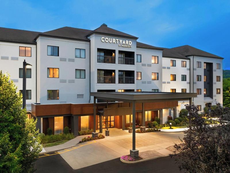 Courtyard Danbury image