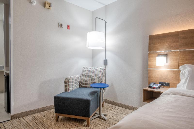 Holiday Inn Express & Suites Greenville image