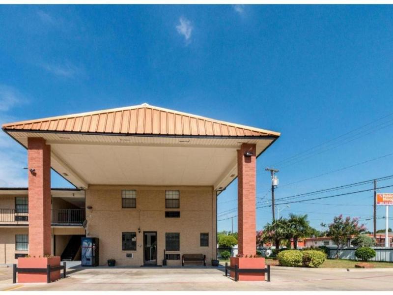 Motel 6 Dallas, TX image