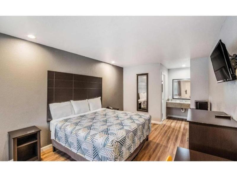 Motel 6 Dallas, TX image
