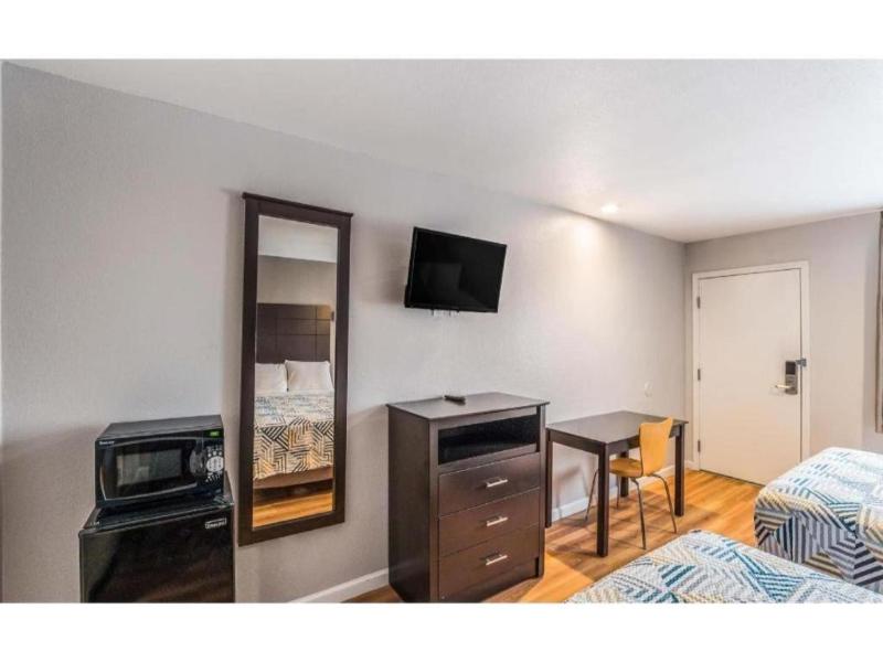 Motel 6 Dallas, TX image