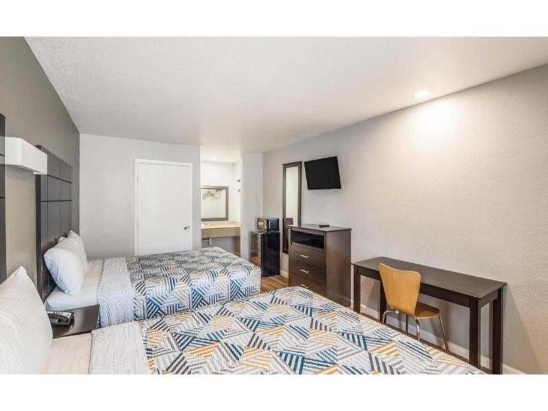 Motel 6 Dallas, TX image