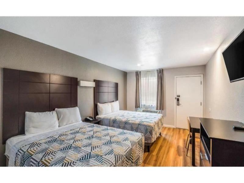 Motel 6 Dallas, TX image